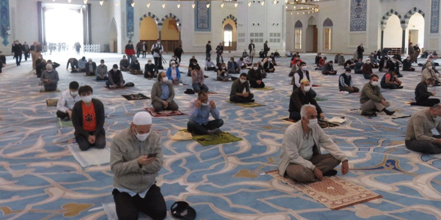 74 gün sonra cuma namazı kılındı