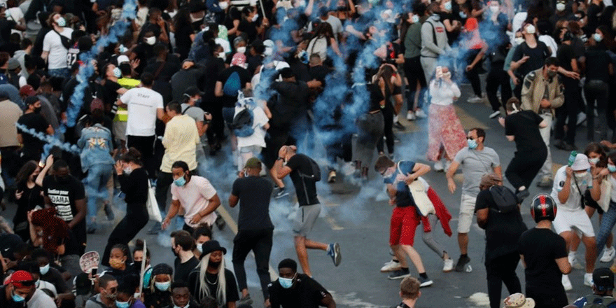 Fransa'da eski cinayete ait rapor sokakları karıştırdı