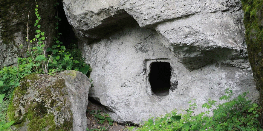 Defineciler tarihi alanı talan etti