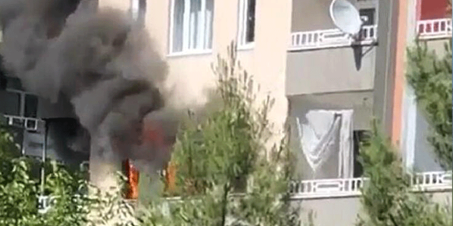 Evlerinde çıkan yangından etkilenen 2 kişiyi komşuları kurtardı