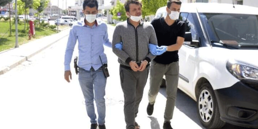 Babasını ve kardeşini bıçakladı, 'pişman değilim' dedi