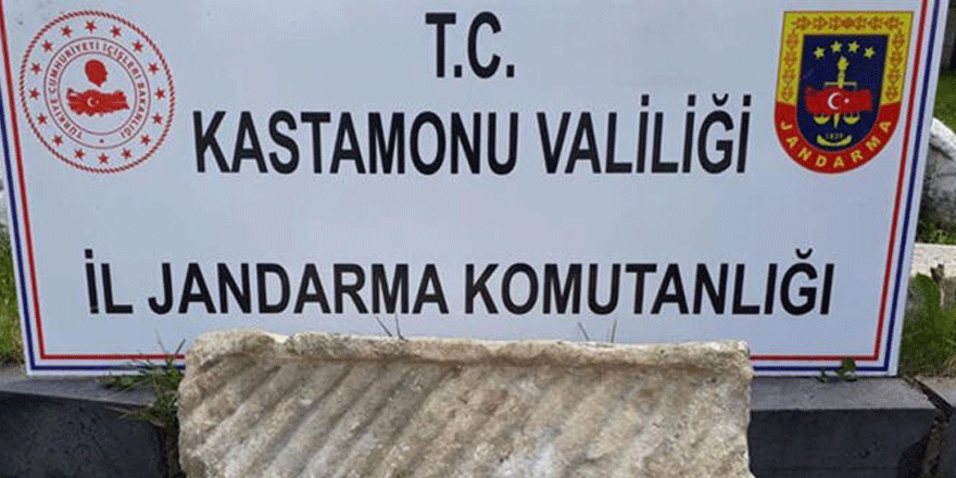 Bahçesinde tarihi taş blok bulunan kişiye cezai işlem uygulandı