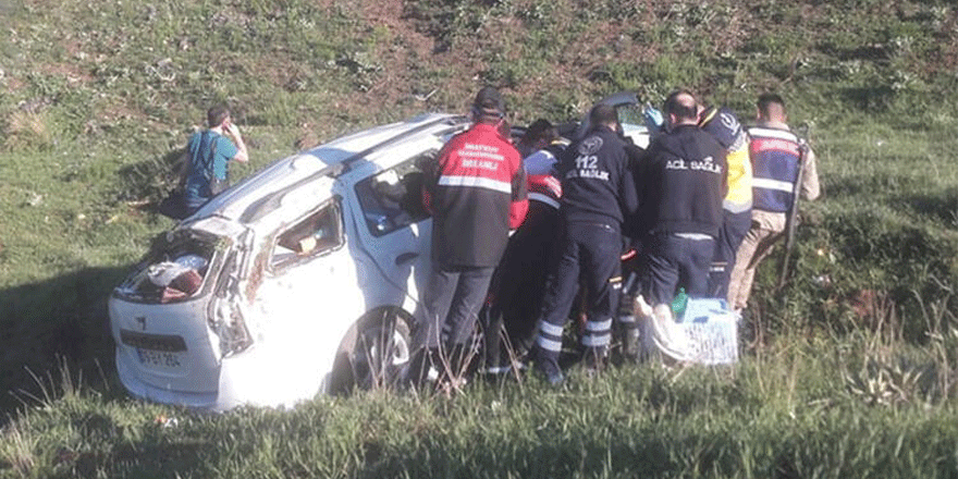 Sivas'ta otomobil devrildi: 3 yaralı
