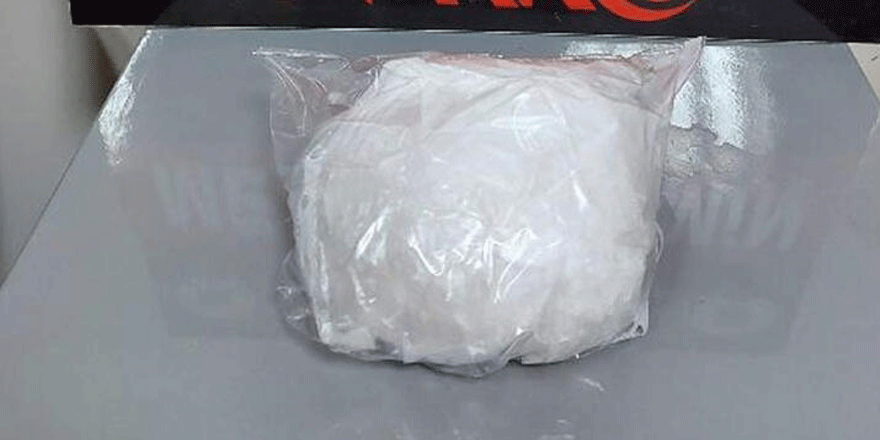 Araçta ele geçirilen metamfetamine 2 gözaltı