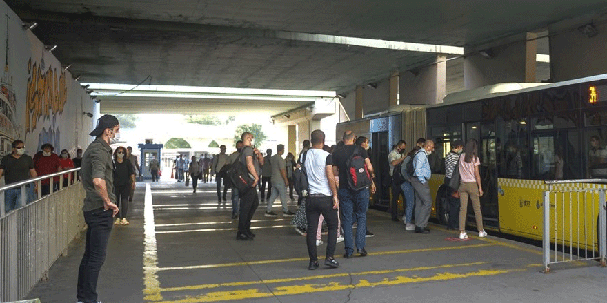 İstanbul haftaya yine trafikle uyandı