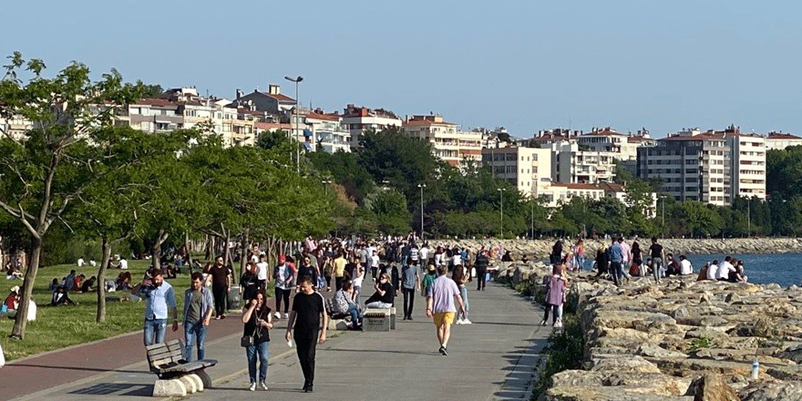 İstanbul, kısıtlamasız ilk hafta sonunu dışarıda geçirdi