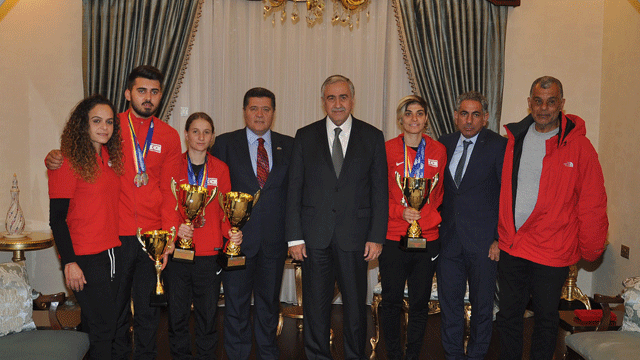 Cumhurbaşkanı Akıncı Futbol Tenisi Federasyonu’nu kabul etti