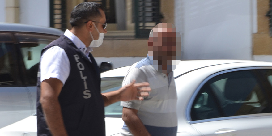 Kardeşini bıçakladı