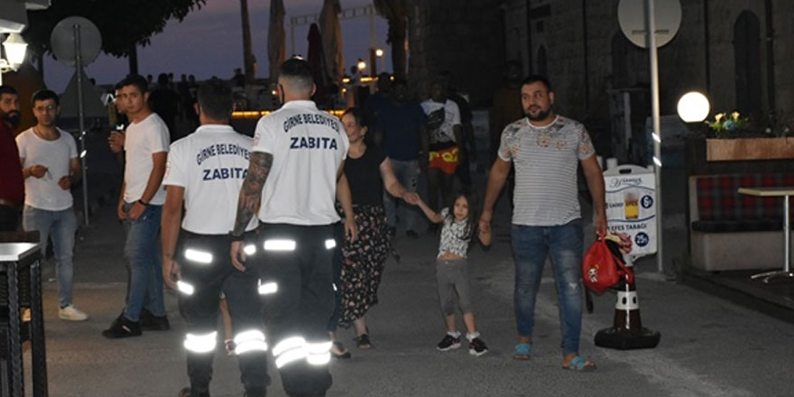 Girne’de zabıtalar kordonboyunda devriye gerçekleştiriyor