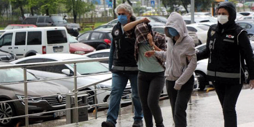 22 kilo uyuşturucu ile yakalanan 2 kadın adliyede