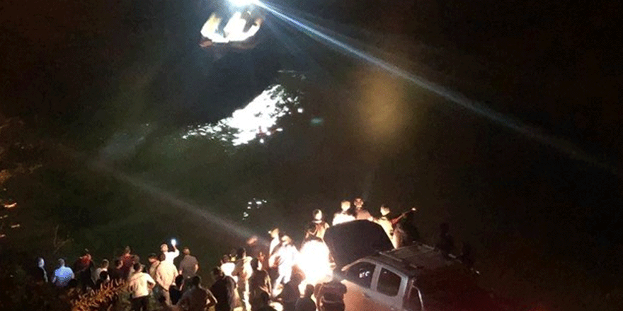 Erzincan'da minibüs nehre düştü: 5 ölü, 3 yaralı