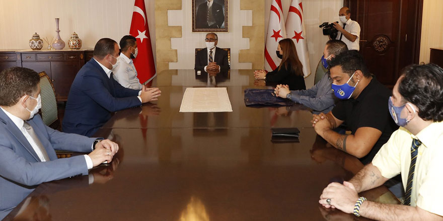 Cumhurbaşkanı Akıncı, KKTC Fenerbahçeliler Derneği heyetini kabul etti