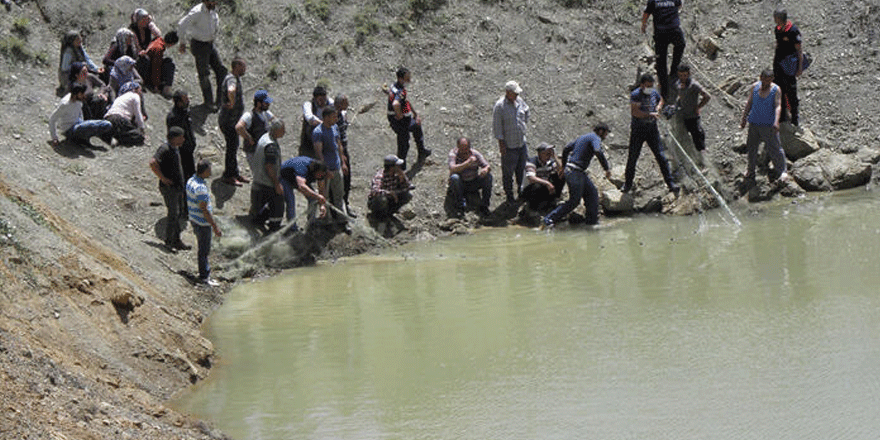 Adana'da yürek yakan haber! Oğlunun gölete girdiğini sanmış...