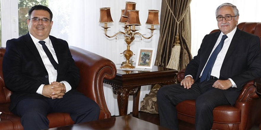 Cumhurbaşkanı Akıncı, Doğu Akdeniz Üniversitesi Rektörü Hocanın’ı kabul etti