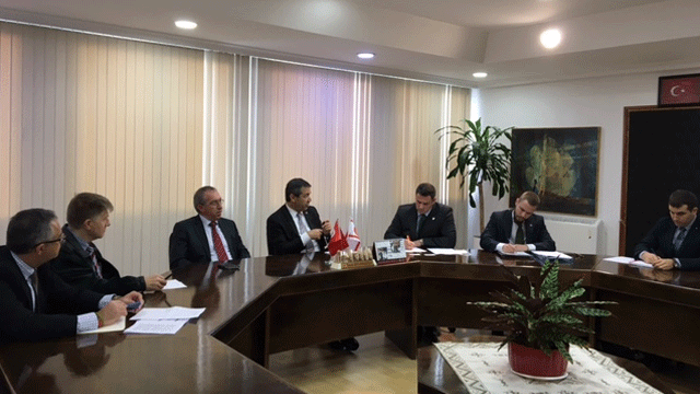 Dışişleri Bakanı Ertuğruloğlu İspanya Uluslararası Çalışmalar Vakfı üyelerine brifing verdi