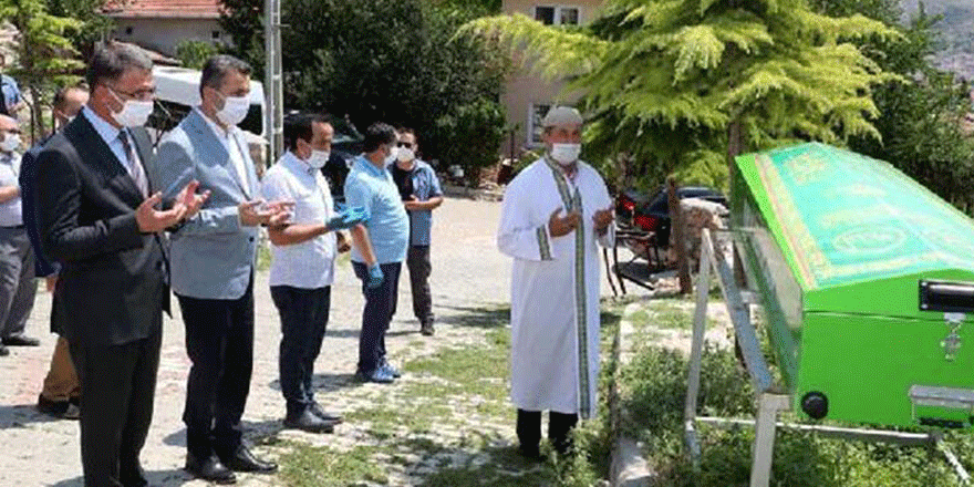 Bakımevinde yaşamını yitiren kimsesizi, son yolculuğuna protokol uğurladı