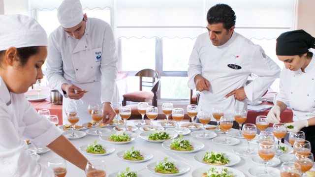 DAÜ Turizm Fakültesi Gastronomi ve Mutfak Sanatları Programı Ekibi, AEHT mutfak yarışmalarında üçüncü oldu