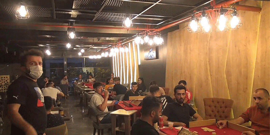 Esenyurt'ta koronavirüs baskını: Okey oynamaya devam ettiler
