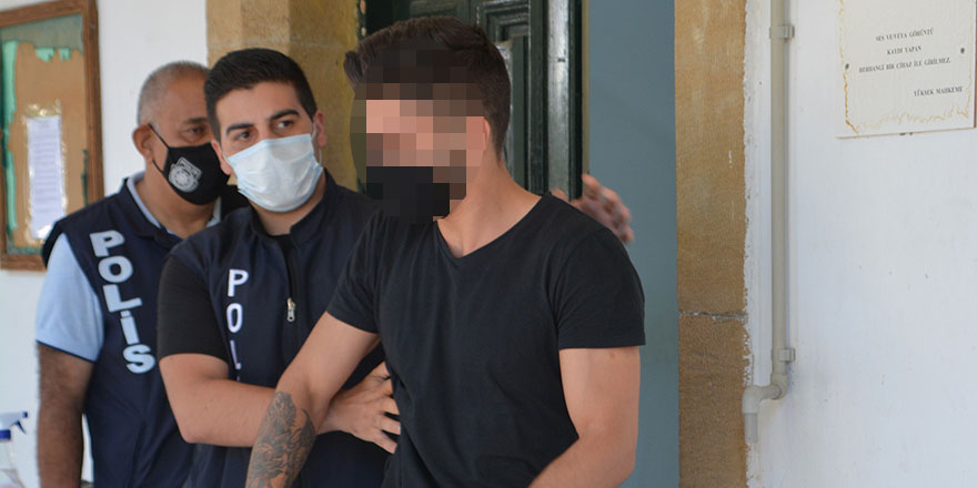 Eski kız arkadaşının cinsel içerikli fotoğraflarını Whatsapp'tan paylaştı