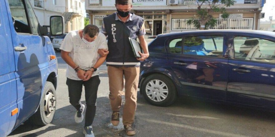 Darp edip silah çekmekle suçlanıyor