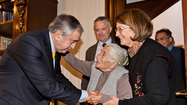 Cumhurbaşkanı Akıncı, Şehit Hüseyin Ruso'nun kız kardeşi Meryem Ruso'yu kabul etti