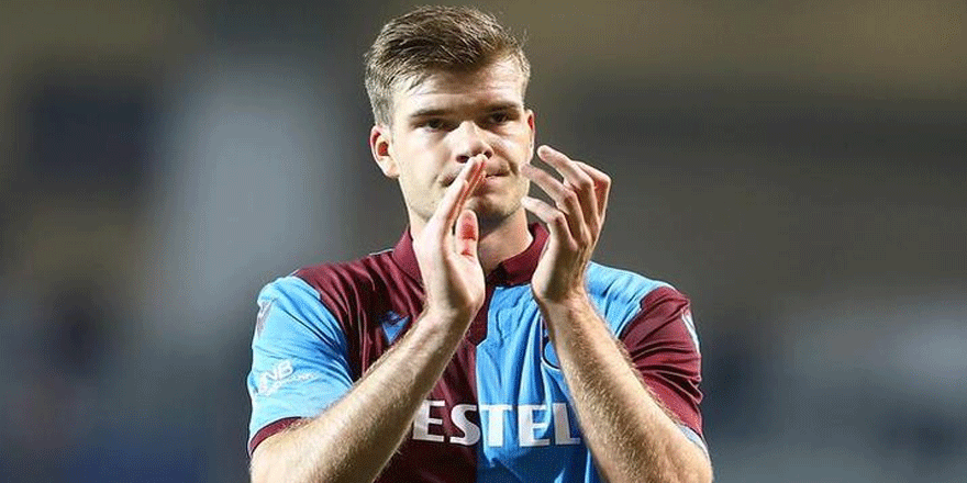 Alexander Sörloth imzayı atıyor