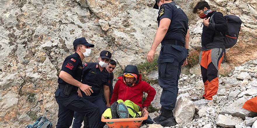 Demirkazık Dağı'nda ayak bileği kırılan Ukraynalı dağcı kurtarıldı