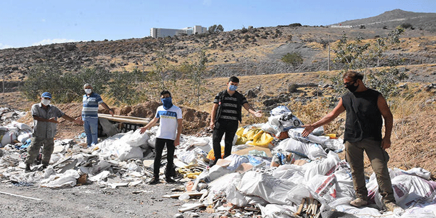 İzmir'de doğaya bırakılan molozlar tepki çekti