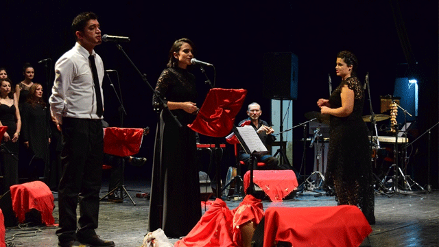 Lefkoşa Belediye Orkestrası Halk Müziği Korosu AKKM'de konser verdi