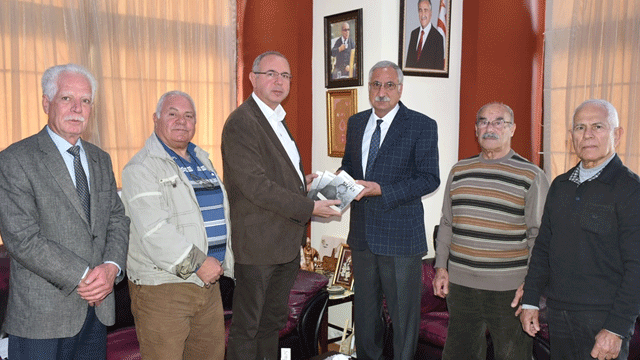 Güngördü’ye “Leymosun/Limasolda Bir Lider Ziya Rızkı” takdim edildi