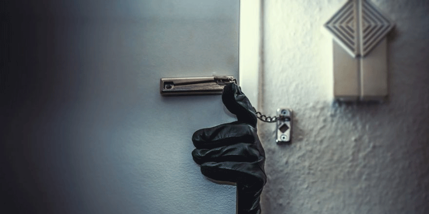 Su ısıtma kazanını çalarken yakalandı