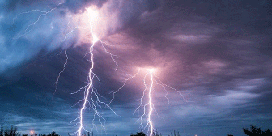 Güney Afrika'da yıldırım isabet eden 2 kişi öldü