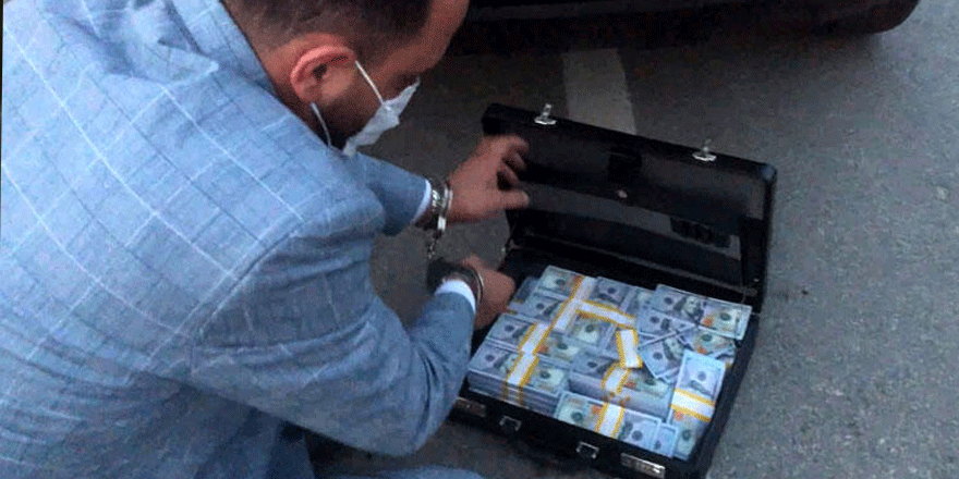 Mersin'de sahte para operasyonu! Bir çanta dolusu dolarla yakalandılar…