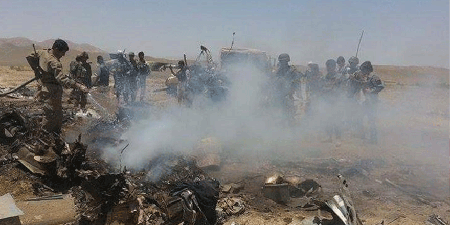 Afganistan'da 2 askeri helikopter düştü: 9 ölü