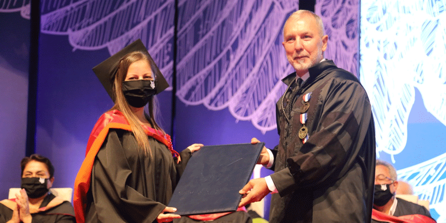 GAÜ 34. dönem mezunları, diplomalarını aldı