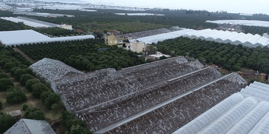 Antalya'yı dolu vurdu, seralar büyük zarar gördü