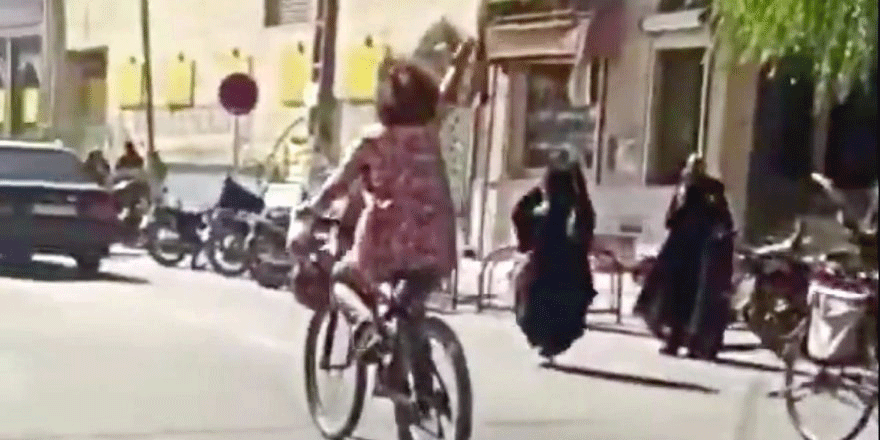 Ülkeyi karıştıran olay: Başörtüsü takmadan bisiklete binen kadını gözaltına aldılar