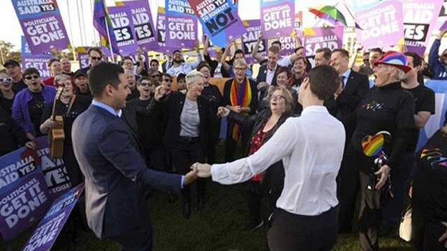 Avustralya'da eşcinsel evlilik yasallaştı
