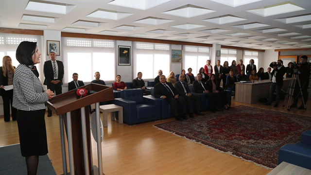 Microsoft Word 2010 eğitimine katılan meclis personeline sertifikaları verildi