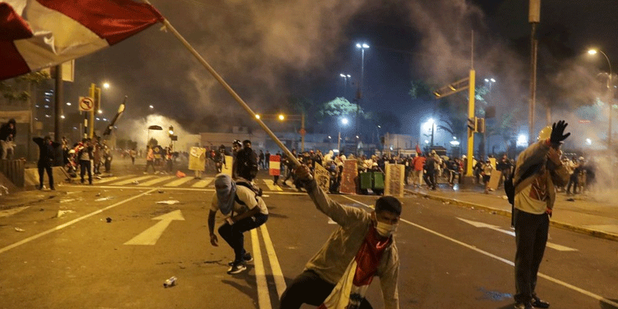 Peru'da protestolar istifa getirdi