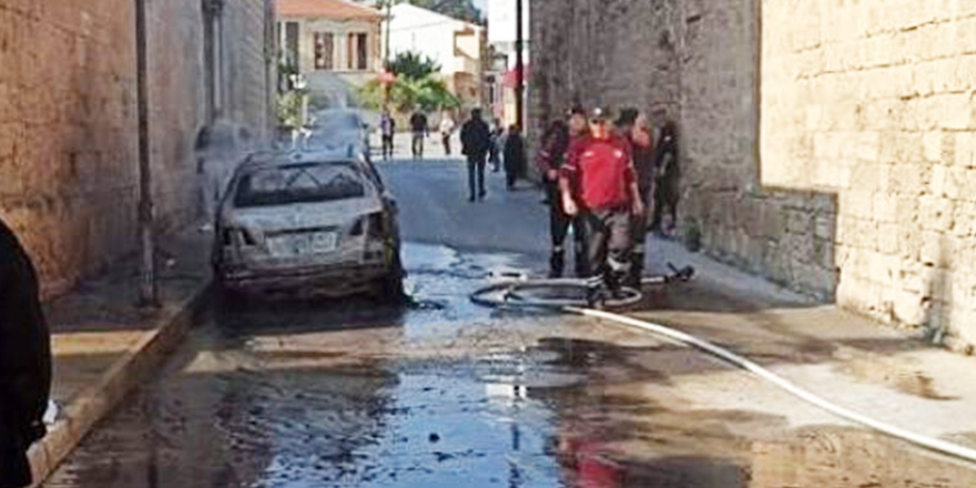 Araç aniden alev aldı