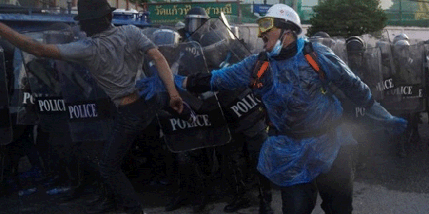 Tayland'da göstericilerle polis çatıştı: 41 yaralı
