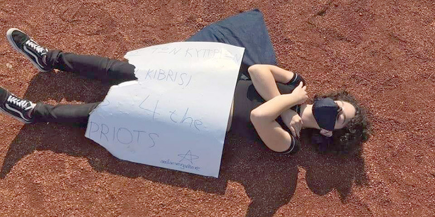 Barış sloganı atan öğrenciler linç edildi!