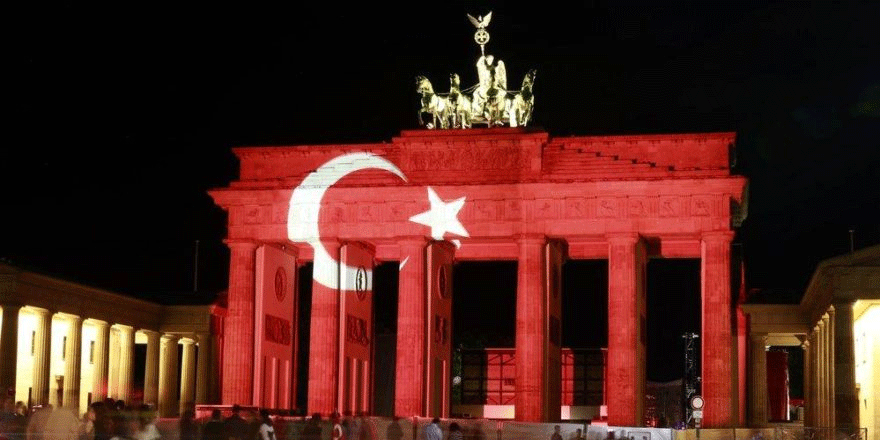 Almanya’da “ülkücülük” resmen takip altına alındı