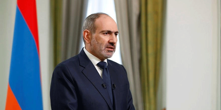 Ermenistan’ın savunma bakanı da istifa etti