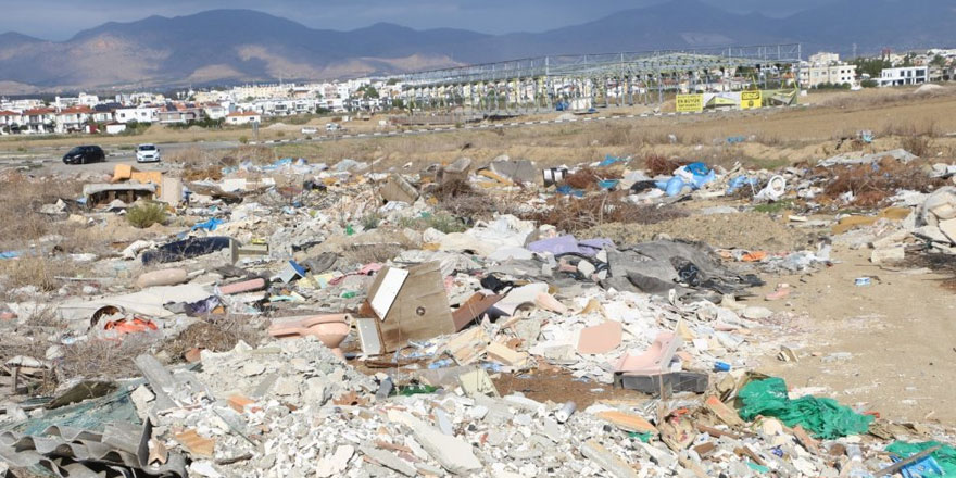 Boş arazi çöplük oldu...