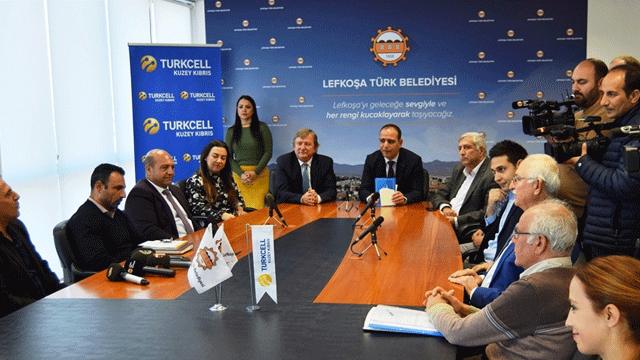 “Lefkoşa Turkcell’le Koşuyor Maratonu”nda toplanan 93 bin 493 TL’lik gelir SOS Çocukköyü’ne teslim edilidi