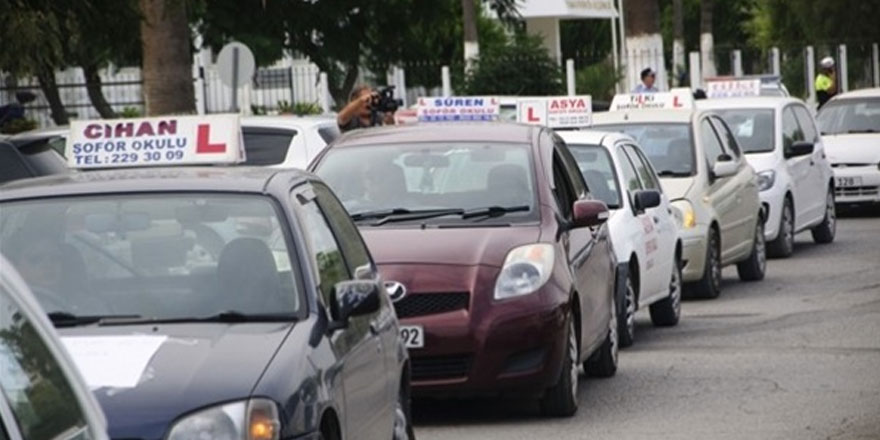 Şöfor okulları birliği araçlı eylem yapacak
