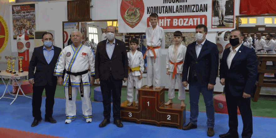 Cumhurbaşkanı Tatar, Bozatlı anısına düzenlenen müsabakaları izledi