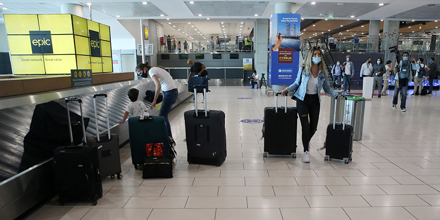 İngiltere’den Güney Kıbrıs’a gidecek yolculara 10 gün karantina